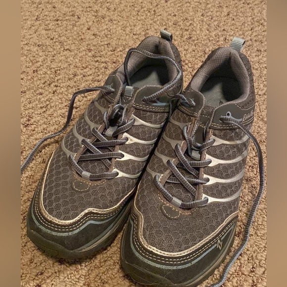Women’s Eddie Bauer Hiking Shoes - Picture 1 of 2